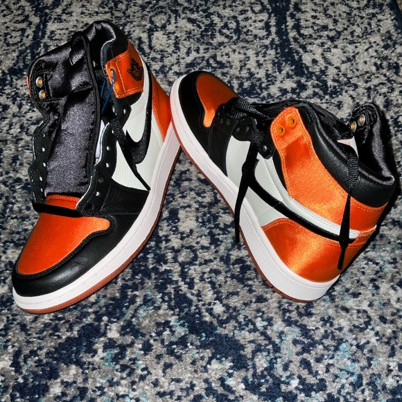 Jordan 1’s shattered backboard satin. Brand New - Picture 3 of 6